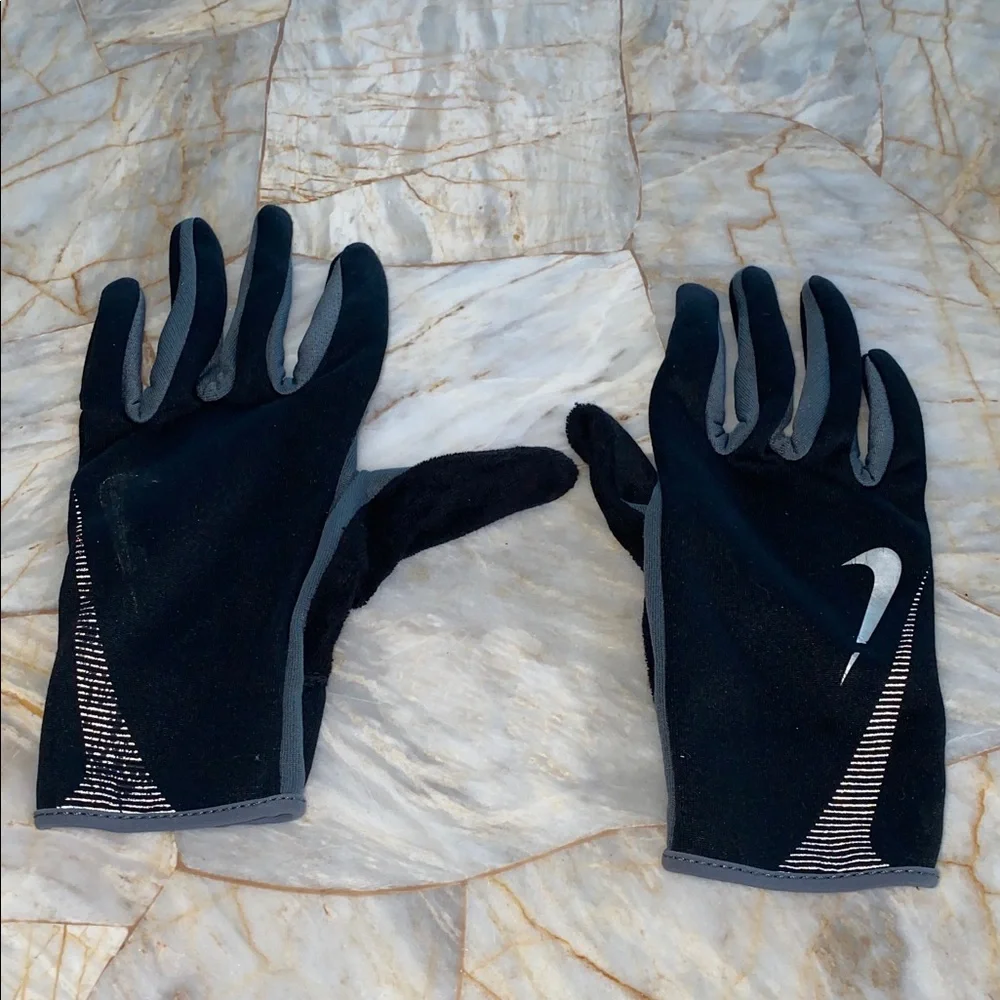 Nike‎ Black and Gray Sports Gloves